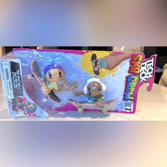 NWT Tech Deck Sk8 Crew, 2-Pack Fingerboards w/ Figures, and Mini Skateboards - Picture 2 of 10